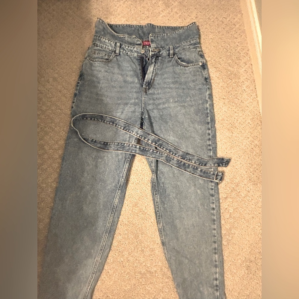 Size 29 fun 80’s jeans.